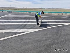 哈巴河执法大队：清理杂物保畅通