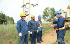 国网阿鲁科尔沁旗供电公司：无惧高温“烤”验 带电作业保民生